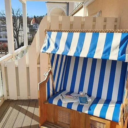 Nice Holiday With Swimming Pool Hébergement de vacances Sellin (Rugen)